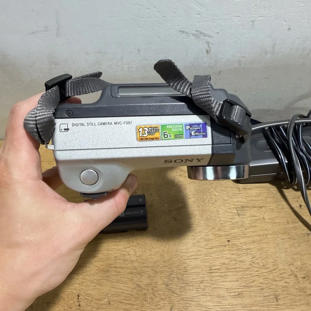 Sony FD Mavica MVC-FD87 1.3MP Vintage Digital Camera W/ Charger & Battery